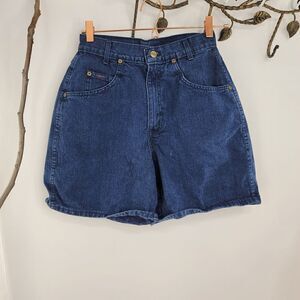 Chic vintage high rise denim shorts blue